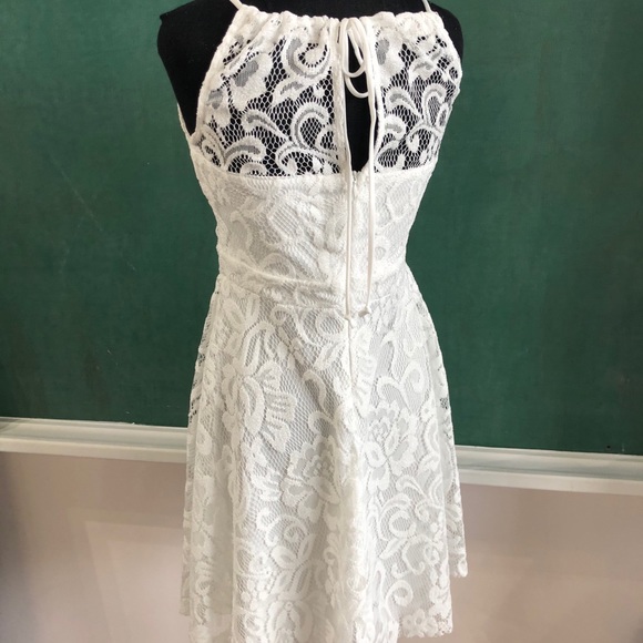 Short stretch lace dress - Picture 2 of 10